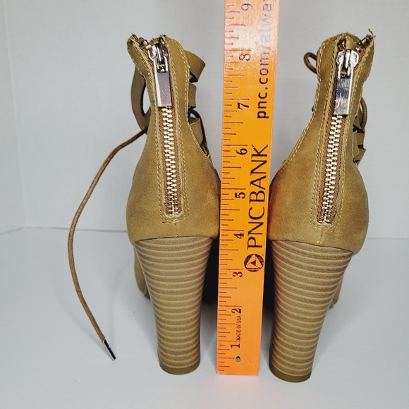 Call It Spring Black Heel Women's Tan 7.5 Strappy Zip Back-Lace Front 4" FLAWED - Picture 4 of 14